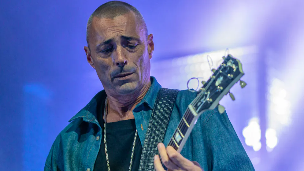 L'opinione. Alex Britti critica Sanremo e spiega la differenza tra De Gregori e Lucio Corsi