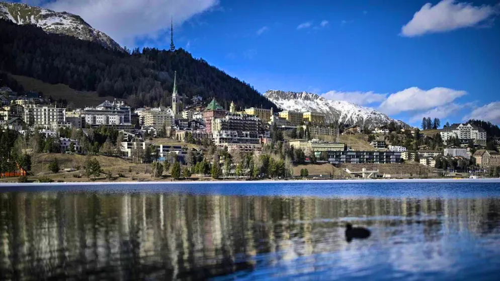 C'est à St-Moritz que les acheteurs doivent mettre le plus la main au porte-monnaie. D'autres régions suisses comptent également parmi les plus chères de la région alpine. (photo d'archives)