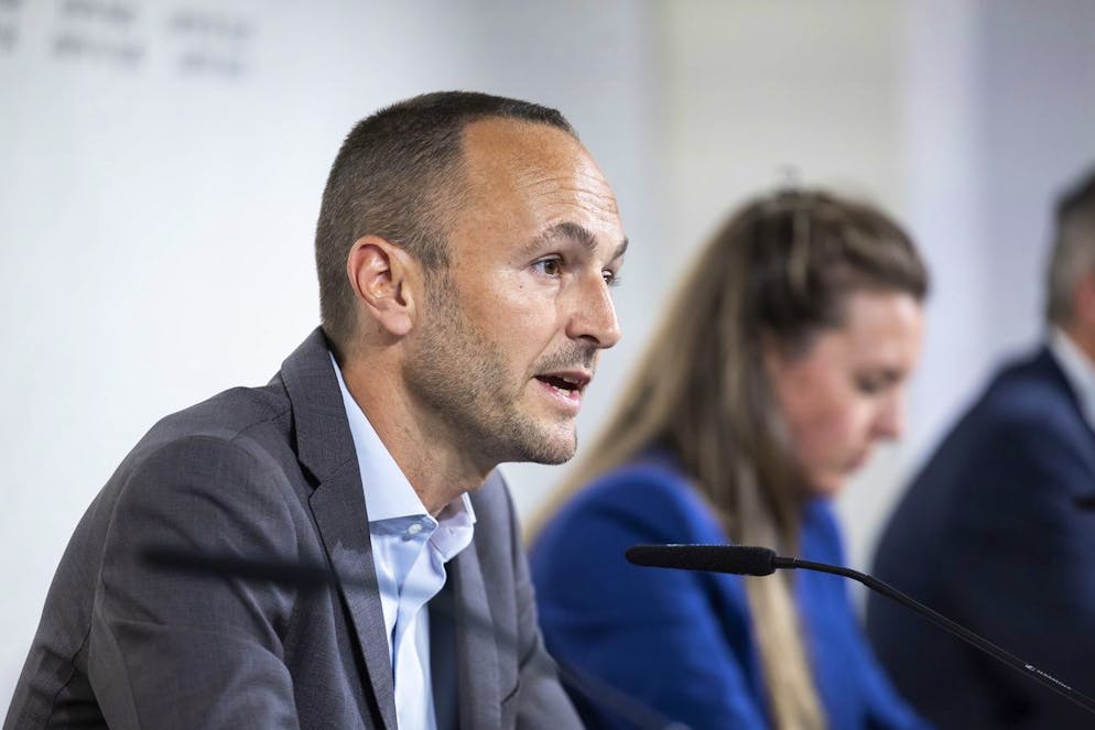 Mathias Reynard, Conseiller d'Etat (VS) parle lors d'une conférence de presse du Conseil d'Etat du Valais en soutien aux habitants de Blatten ce mercredi 4 juin 2025 à Sion. 