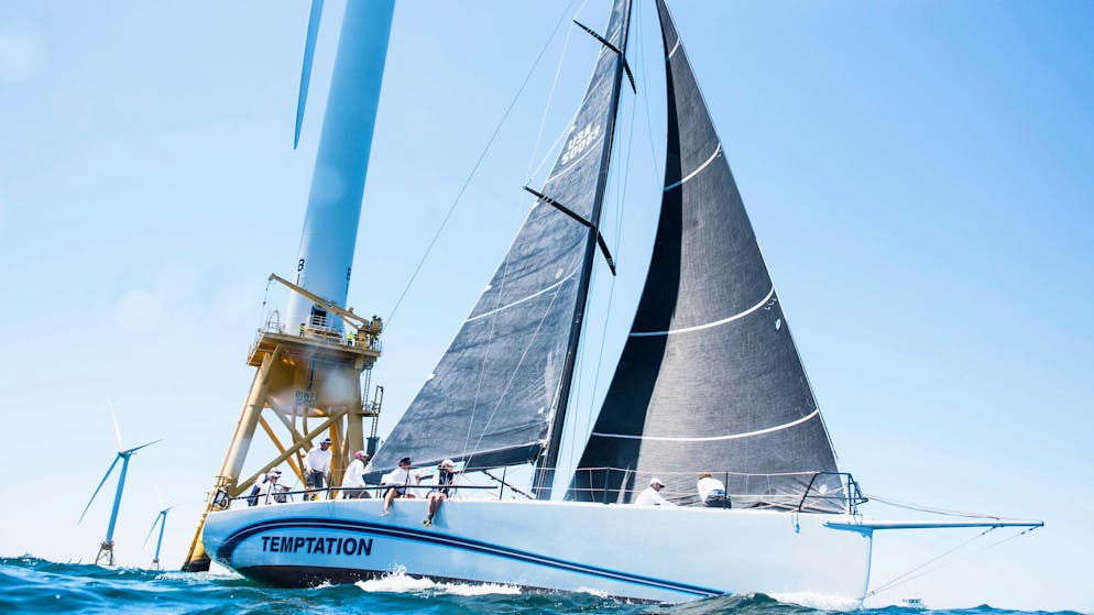 Trasmissione posticipata?. La barca di Temptation Island affonda al largo di Guardavalle Marina