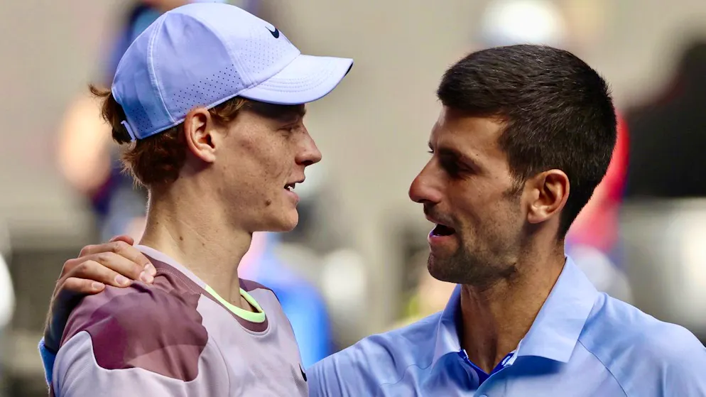 Jannik Sinner et Novak Djokovic se retrouvent en demi-finales vendredi à Paris.