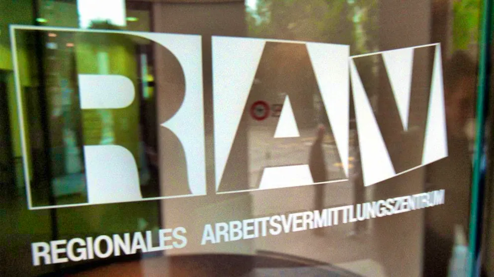 The unemployment rate in Switzerland remained unchanged at 2.8 percent in May 2025. (archive image)