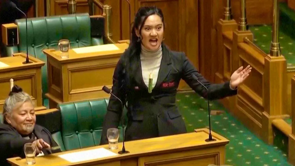 SCREENSHOT - This May 15, 2025 video still provided by AP news agency on June 5, 2025 shows New Zealand MP Hana-Rawhiti Maipi-Clarke performing a Maori haka, protesting a proposed law in parliament. Photo: Uncredited/NEW ZEALAND PARLIAMENT TV, TVNZ/AP/dpa
