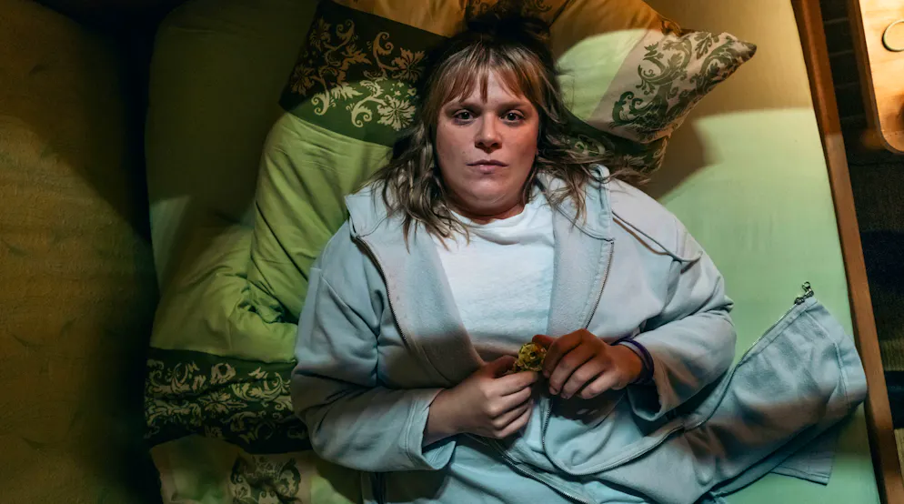«Tatort»-Check: Wie schafft man es bei häuslicher Gewalt ins Frauenhaus?. Rosa Herzog (Stefanie Reinsperger) hat ein schlechtes Gewissen, weil sie sich als verdeckte Ermittlerin in ein Frauenhaus eingeschlichen hat - wo sie immer mehr das Vertrauen der Bewohnerinnen gewinnt.