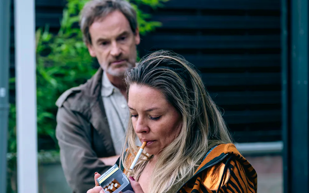 «Tatort»-Check: Wie schafft man es bei häuslicher Gewalt ins Frauenhaus?. Im Dortmunder «Tatort: Feuer» spricht Peter Faber (Jörg Hartmann) mit Fanny Bellmes (Karolina Lodyga), einer guten Freundin des Opfers Meike Gebken. Die lebte im Frauenhaus - auf der Flucht vor ihrem schlagenden Ehemann. Wer findet im Frauenhaus Schutz - und ist es schwierig, dort einen Platz zu bekommen?