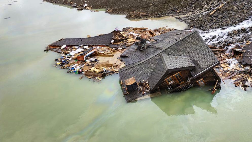 Forces aériennes en état d'alerte. Blatten: l’armée sur le qui-vive, mais pas d’action possible