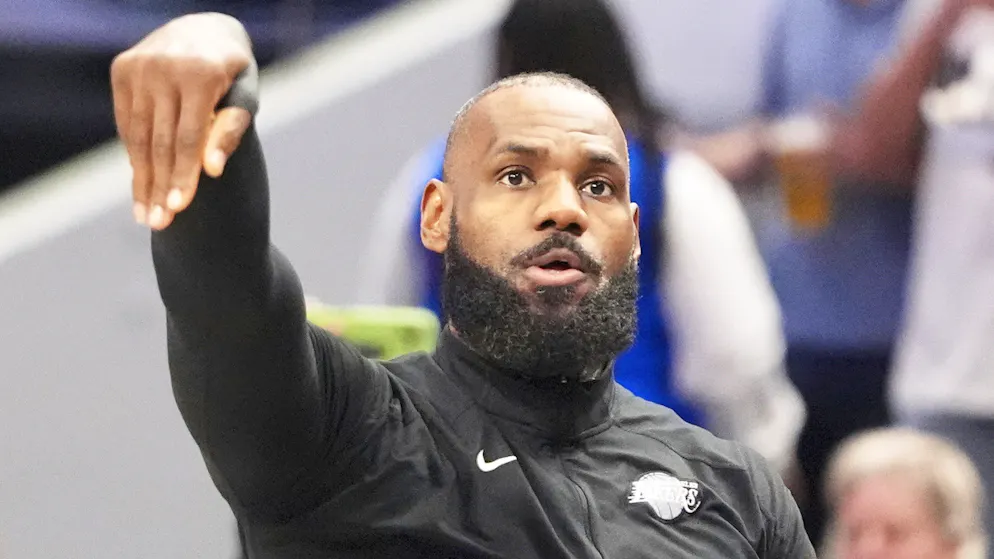 Le All-Star Game NBA 2026 (ici LeBron James), prévu à Los Angeles, fait sa mue.