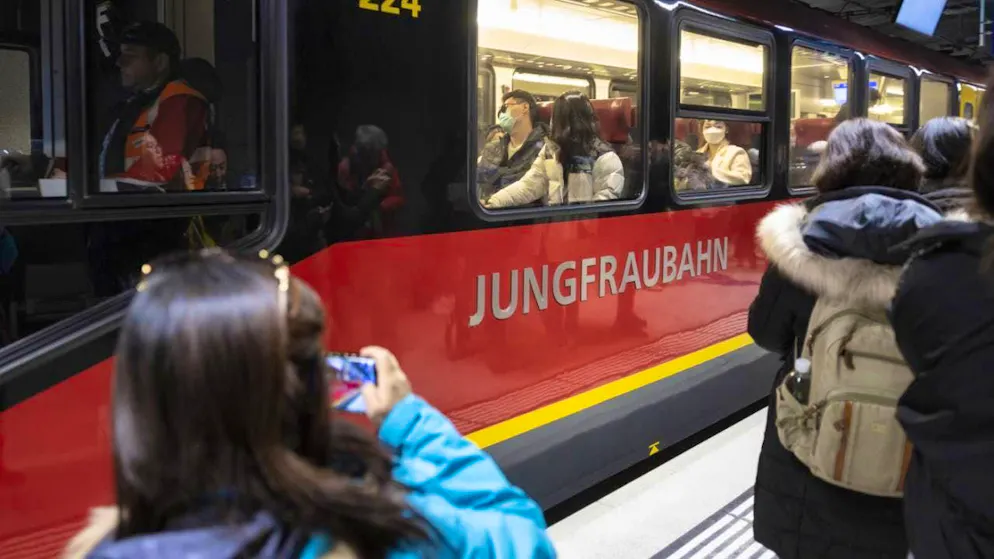 Despite crises and economic uncertainty, people still like to travel. The outgoing CEO of the Jungfrau Railway Group, Urs Kessler, has high hopes for the Indian market. (archive picture)