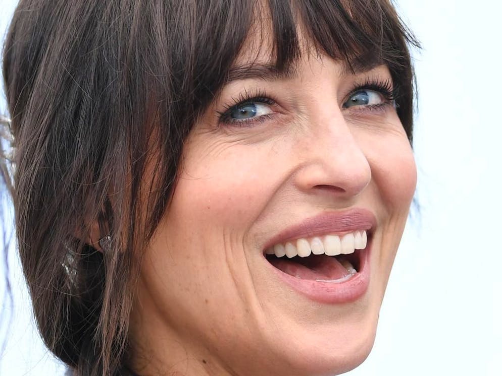 Pedro Pascal emprunte souvent les vêtements de Dakota Johnson.