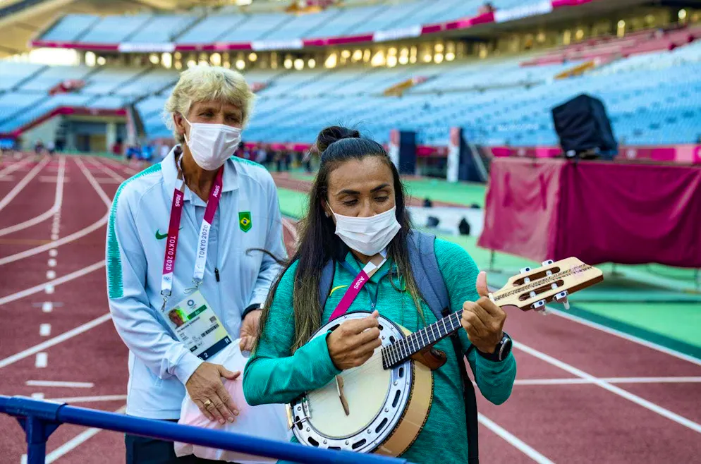 Snapshots from Pia Sundhage's great career. <strong>2021:</strong> Sundhage has a completely new experience as Brazil's national coach. When she remembers Marta, a multiple world cup winner, the first thing that comes to mind is her musical skills.