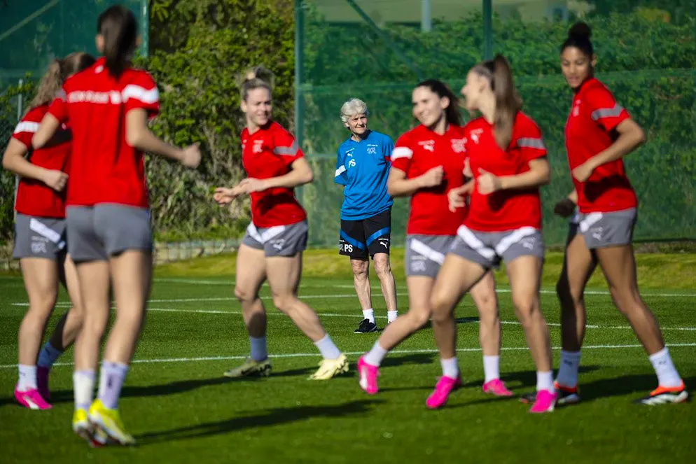 Snapshots from Pia Sundhage's great career. <strong>2024:</strong> Pia Sundhage becomes Switzerland's coach and meets her players in Marbella. It's always a very special moment.