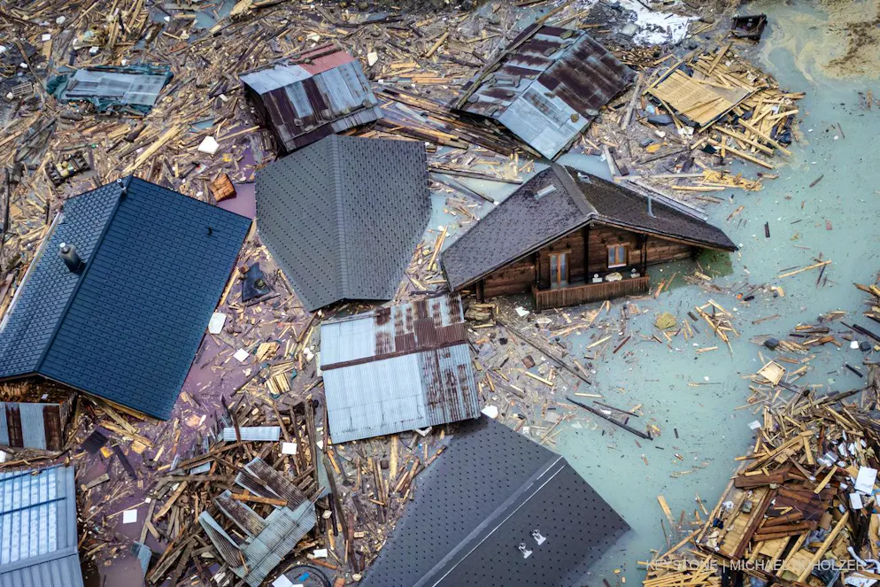 Hochwasser, Murgänge, Felsstürze: Zahlreiche Siedlungen in der Schweiz liegen in einer bedrohten Zone. Zerstörte Häuser in der Lonza.