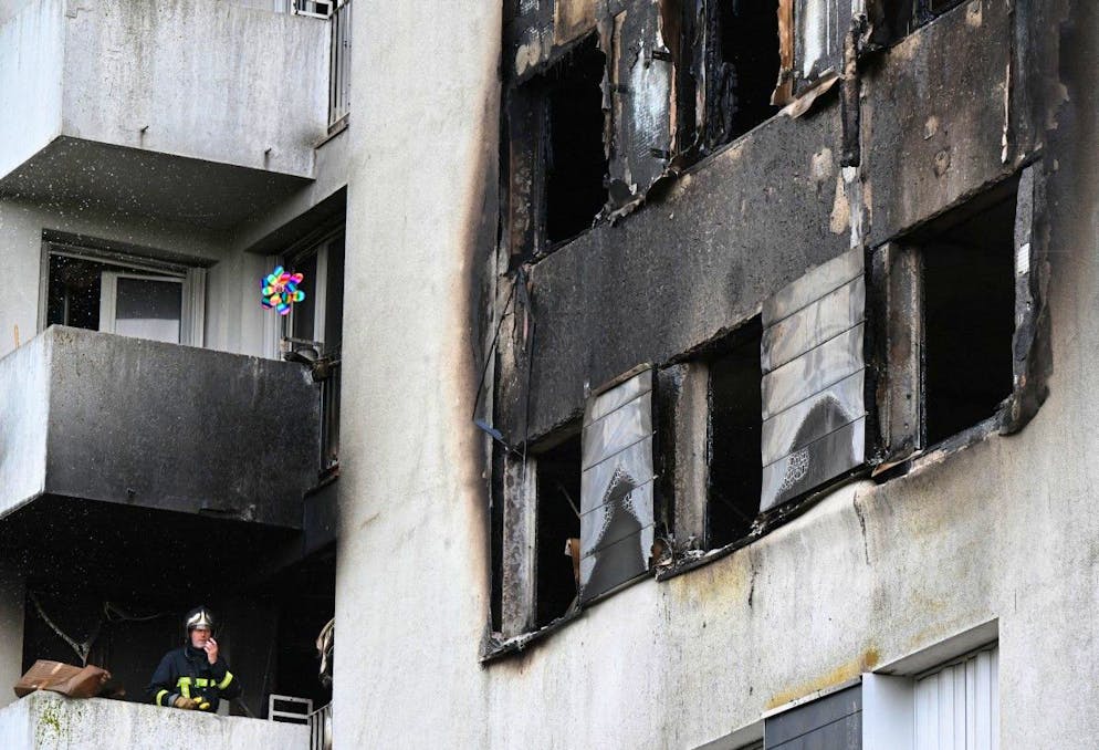 Le feu s'est déclenché dans un appartement au quatrième étage de l'immeuble de dix étages. Il était occupé par un homme de 34 ans et deux adolescents de 13 et 15 ans (archives).