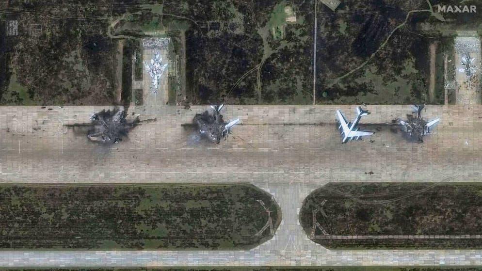 Nell'operazione sono stati distrutti diversi bombardieri russi.
La foto satellitare mostra la base aerea di Belaya nella regione siberiana di Irkutsk.