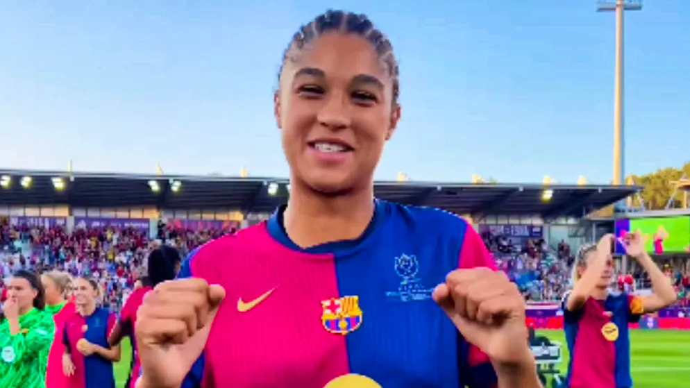 Sydney Schertenleib celebrates after winning the double with Barcelona.