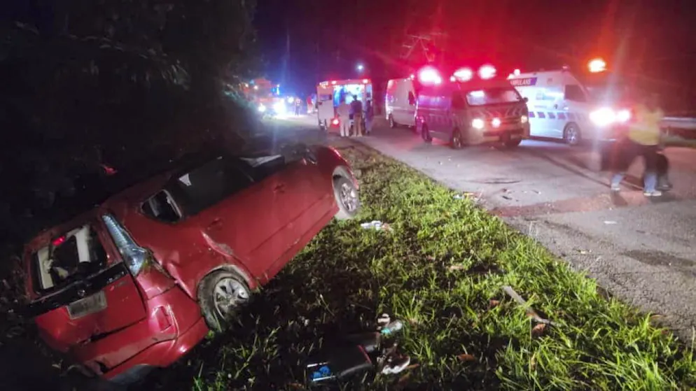 Au moins 15 personnes ont été tuées lundi dans une collision entre un autobus transportant des étudiants et un minivan au nord de la Malaisie.