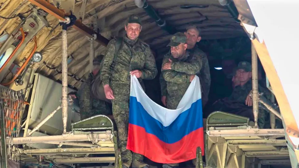 Russische Soldaten nachdem sie im Rahmen eines Kriegsgefangenenaustauschs zwischen Russland und der Ukraine aus der Gefangenschaft zurückgekehrt sind. Russland sucht indes immer weiter neue Kämpfer für den Einsatz in der Ukraine.