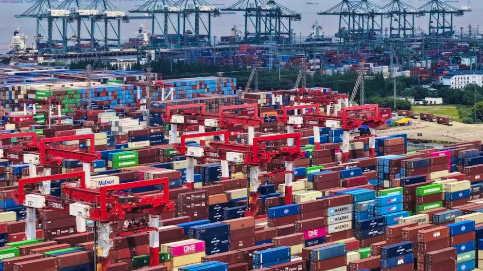 Trucks with goods at a terminal in the port of Shanghai. (archive picture)
