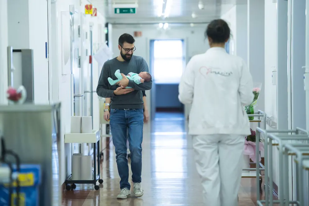 Un papà ha fatto nascere il figlio grazie all'aiuto dei medici in videochiamata (immagine illustrativa).