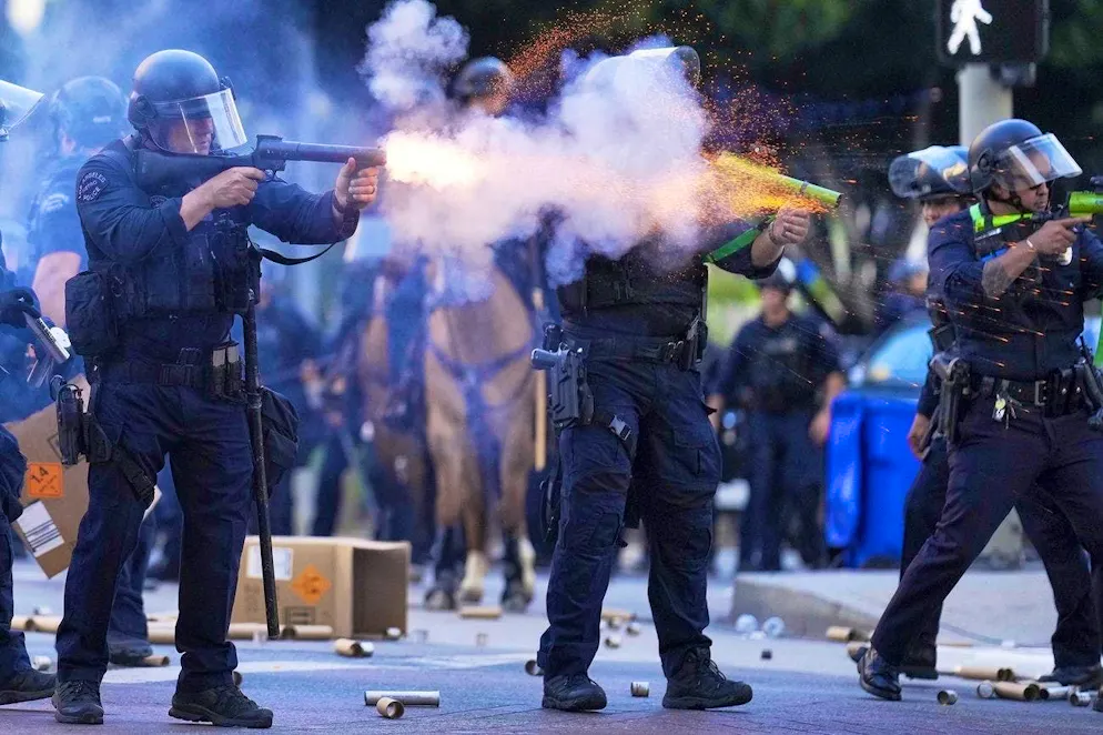 Protests L.A.. The police fired rubber bullets and tear gas to stop the demonstrators.