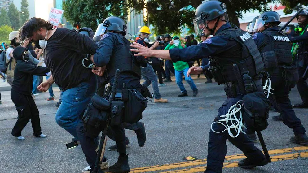 Police officers arrest a protester in LA on Monday. Trump does not want to leave the situation in California to the local authorities, but has opted for drastic action including the deployment of thousands of National Guardsmen and Marines.
