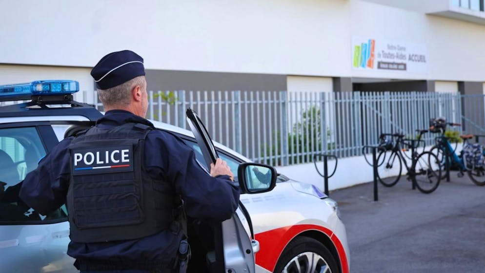 Un collégien a été arrêté après avoir agressé cette assistante d'éducation, âgée de 31 ans, avec un couteau lors d'un contrôle de sacs (image d'illustration).