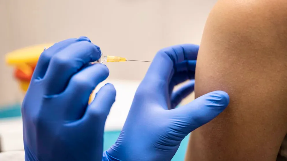 La décision annoncée mardi concerne notamment les vaccins contre la diphtérie, le tétanos, le Covid-19, le mpox, les pneumocoques ou les méningocoques (image d'illustration).