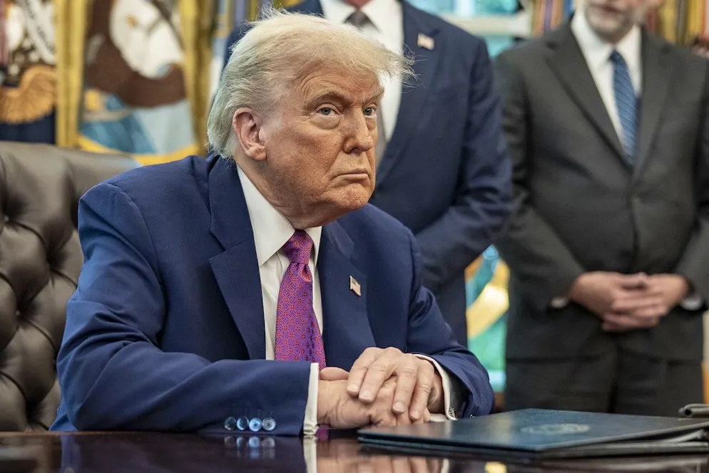 epa12168498 US President Donald Trump speaks in the Oval Office at the White House, in Washington, DC, USA, 10 June 2025. EPA/KEN CEDENO / POOL
