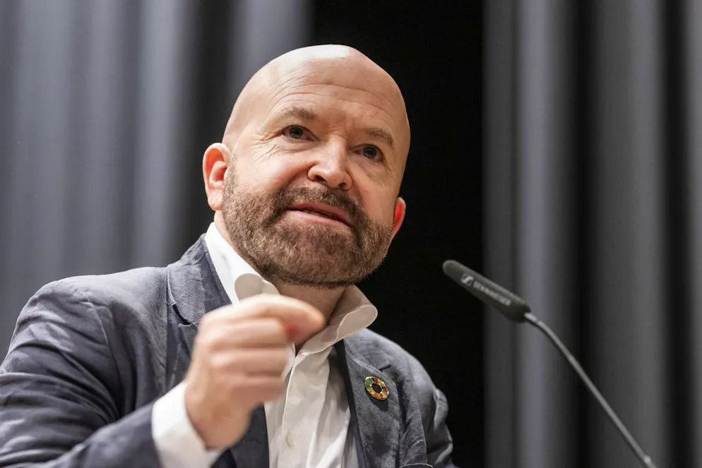 L'élu fédéral Nicolas Walder était seul en lice pour briguer la succession de son collègue de parti à l'exécutif cantonal. Les Vert-e-s se sont déclarés déterminés à défendre la présence de leur parti au sein du gouvernement et à préserver le siège conquis par Robert Cramer, en 1997.