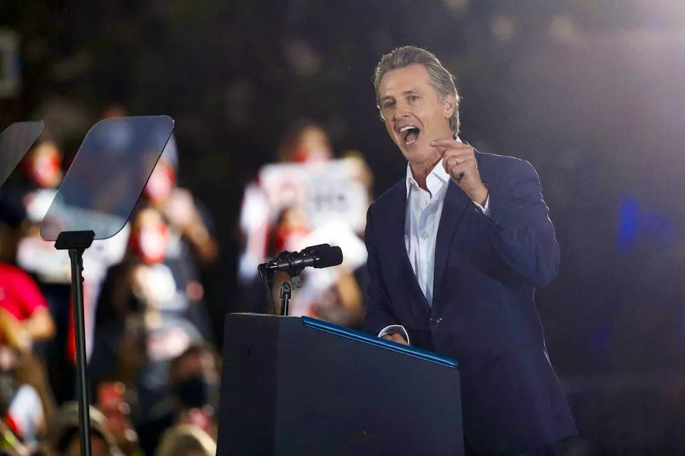 Newsom è impegnato in cause liberali e progressiste. Ad esempio, il diritto all'aborto e la legalizzazione della marijuana.