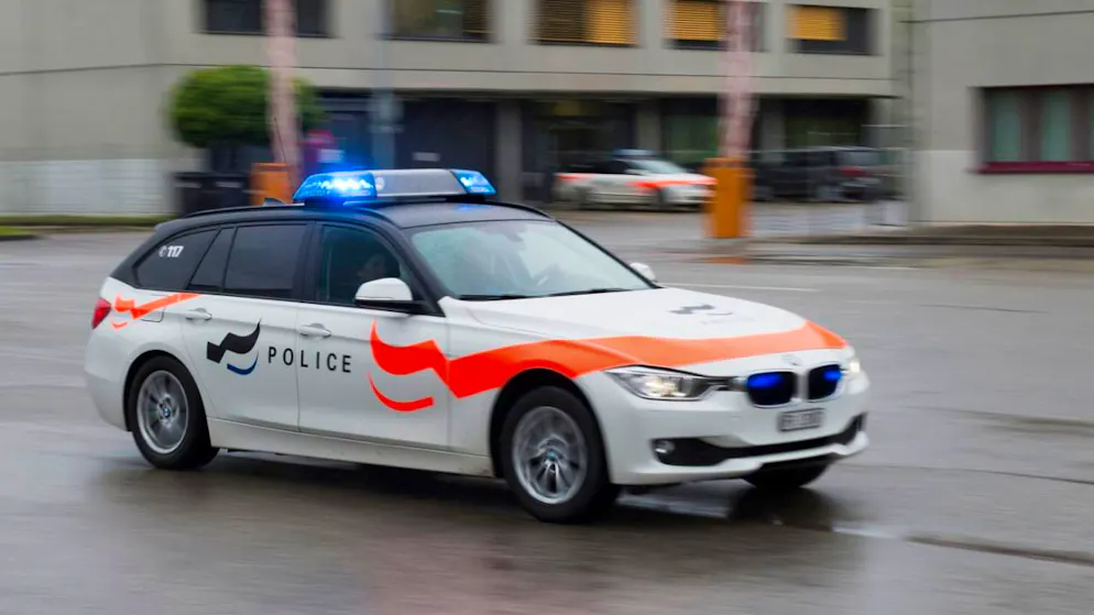 Finalement, le véhicule a été intercepté avec la collaboration de la police vaudoise à Payerne, a indiqué la police fribourgeoise (photo d'illustration).