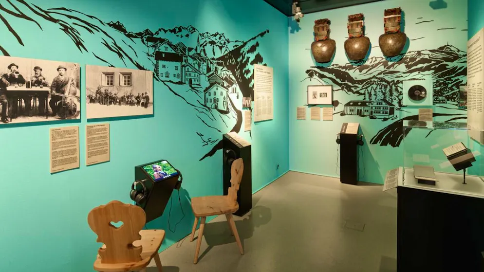 Forum de l'histoire suisse à Schwyz: expo sur la musique populaire - Gallery. L'exposition aborde la diversité régionale de la musique populaire à travers la Suisse centrale, l'Appenzell, les Grisons, le Tessin et la Suisse romande.