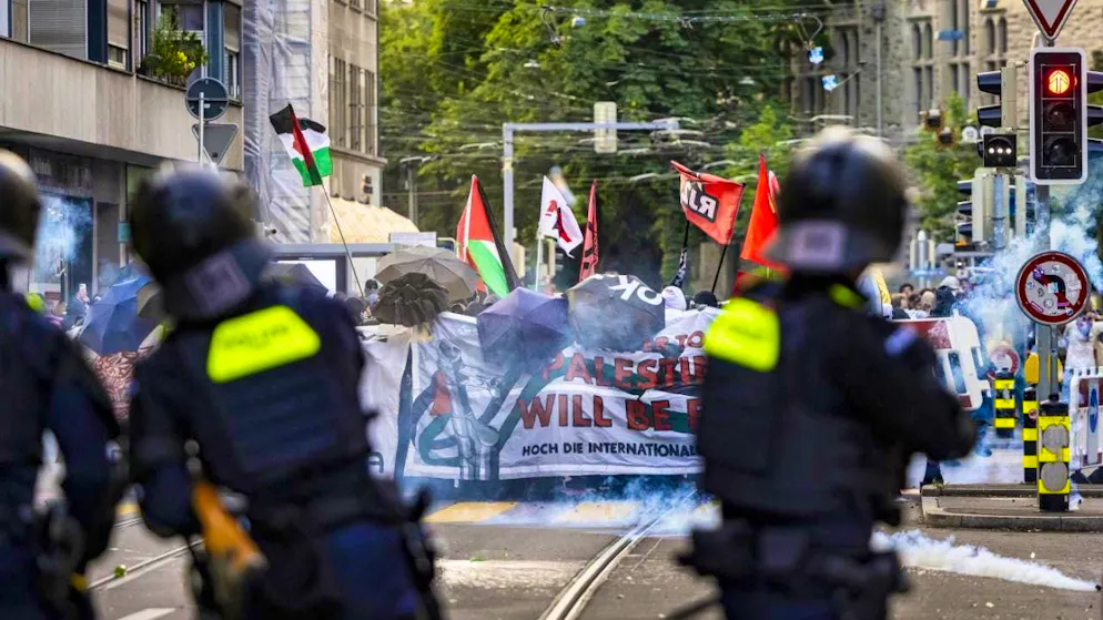 Riots broke out at the unauthorized Palestinian demonstration in Zurich.