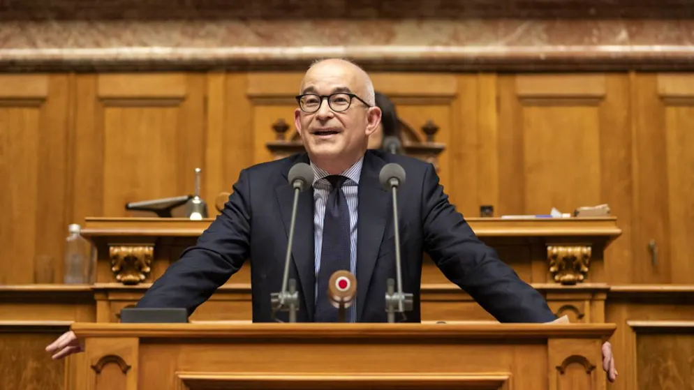 Il consigliere nazionale Gregor Rutz (UDC/ZH) non è riuscito a convincere il plenum ad approvare l'iniziativa popolare "200 franchi bastano! (Iniziativa SSR)"