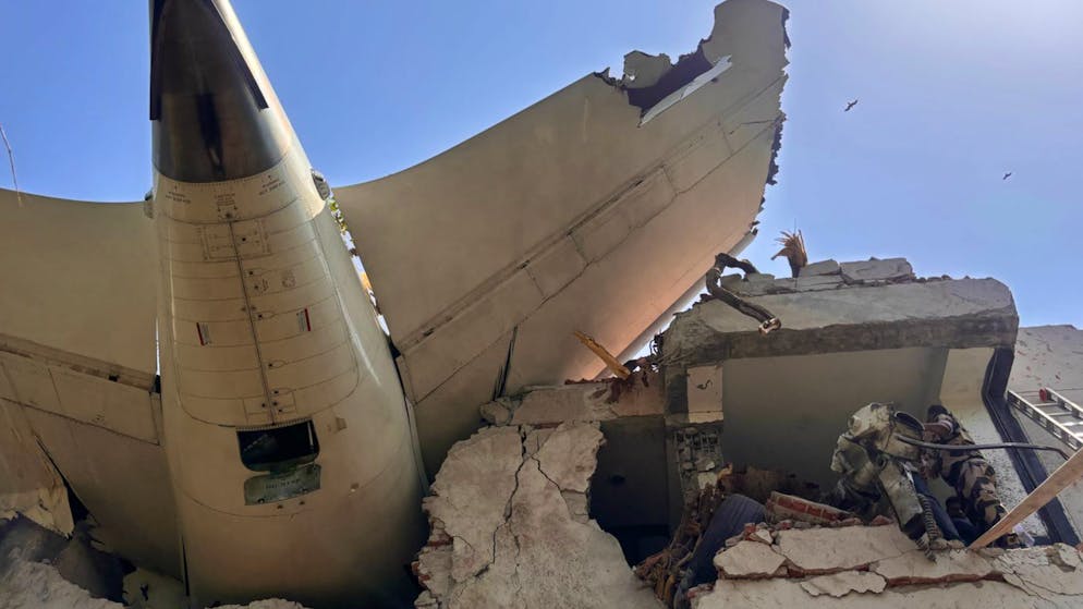 Air India plane. What is known about the plane crash in India - and what is not known