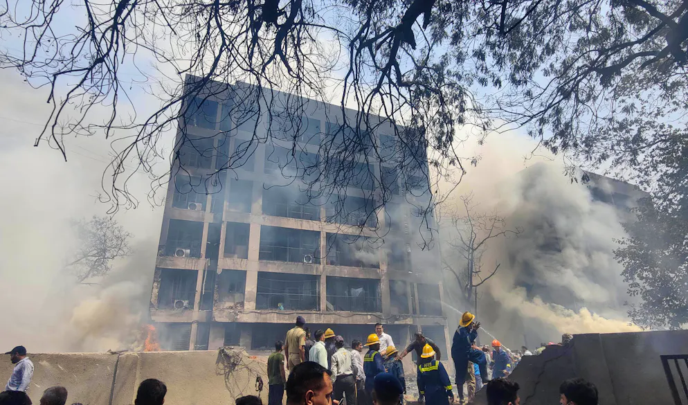 Crash in India. I feriti a terra sono numerosi.