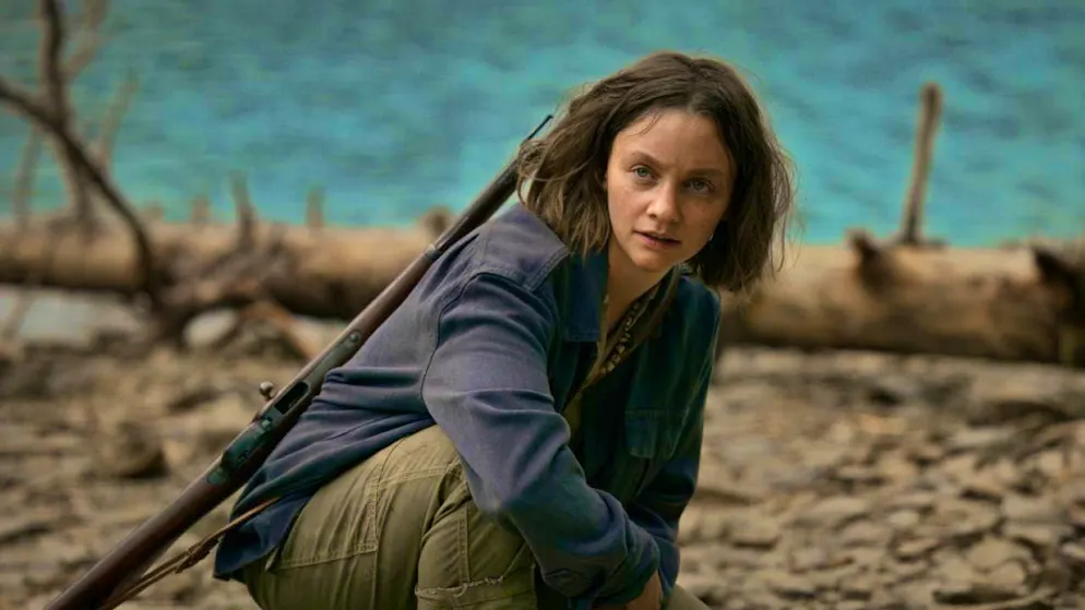 Skalde (Mathilde Bundschuh) wants to save a strange girl who has suddenly appeared in a community ruled by mistrust and superstition. The film "Milk Teeth" takes us to a world after the apocalypse.