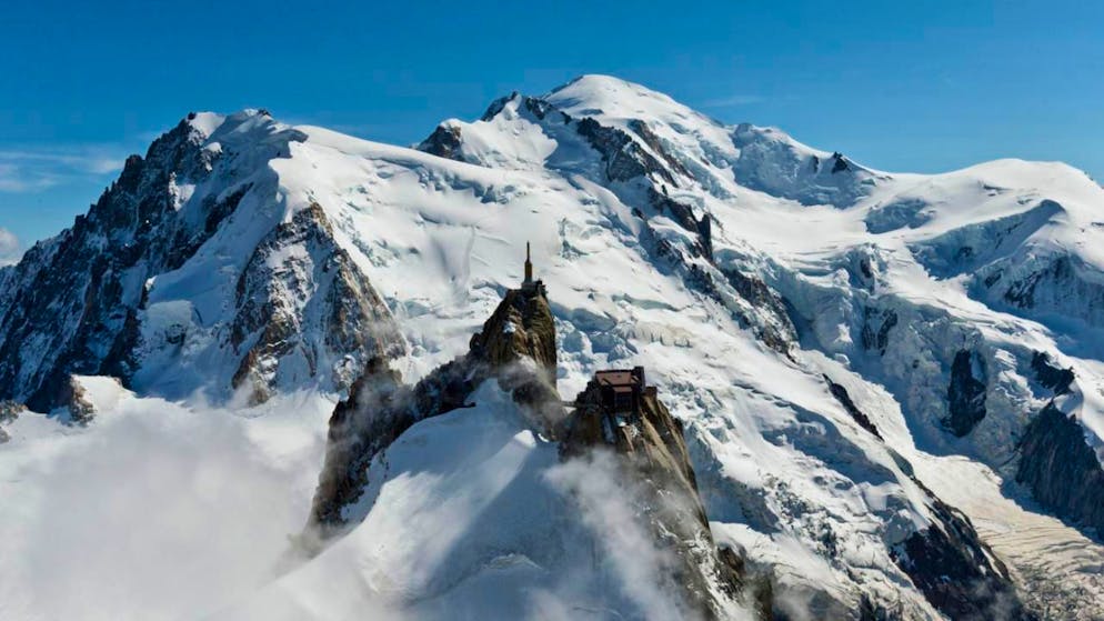 Une alpiniste est décédée après avoir chuté dans le couloir du Goûter qui mène au sommet du Mont-Blanc (image d'illustration).