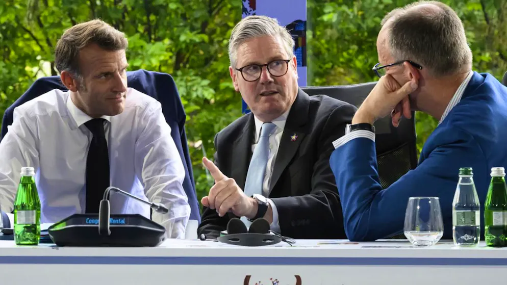 Il presidente francese Emmanuel Macron, il premier britannico Keir Starmer e il cancelliere tedesco Friedrich Merz