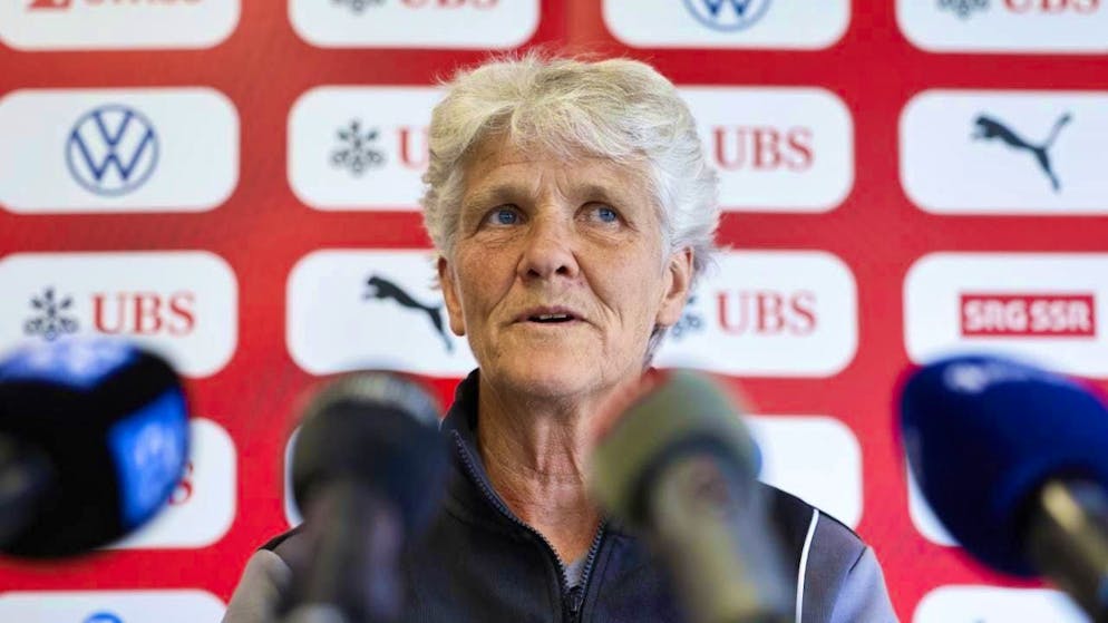 National coach Pia Sundhage will decide who goes to the European Championships - but the 23-player squad will be announced by the fans