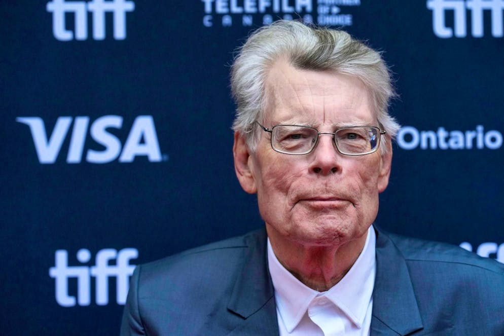Friday the 13th: Trump, Klum, Kardashian - these celebrities are superstitious. Horror author Stephen King once revealed to "Welt am Sonntag": "When I'm driving and a raven crosses the road in front of me, I immediately make the devil's sign with my hand."