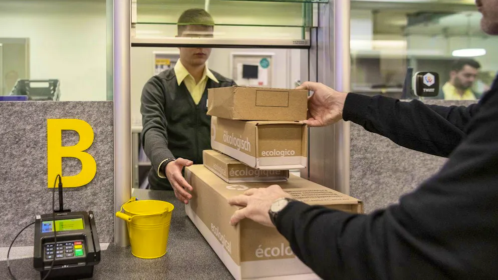 Swiss Post has been selling more than just parcels and envelopes in its branches for a long time now. Third-party companies can also display and sell their products.