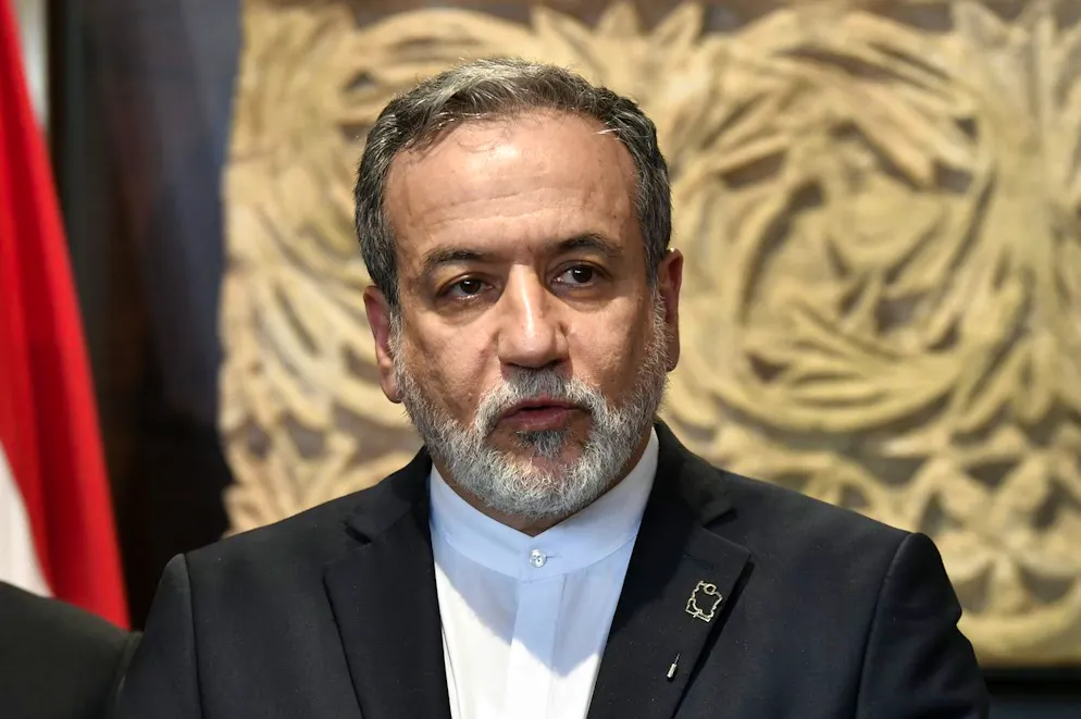 Le ministre iranien des Affaires étrangères Abbas Araghchi s'exprime lors d'une conférence de presse à l'issue d'une réunion avec le président du Parlement libanais Nabih Berri (non visible sur la photo) dans le centre-ville de Beyrouth, au Liban, le 3 juin 2025.