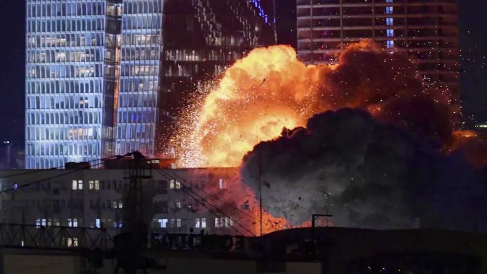 Immagini dell'esplosione questa sera a Tel Aviv