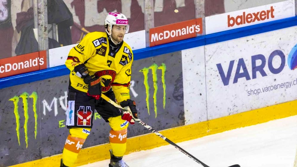 Lukas Klok will wear the EHC Kloten kit in future