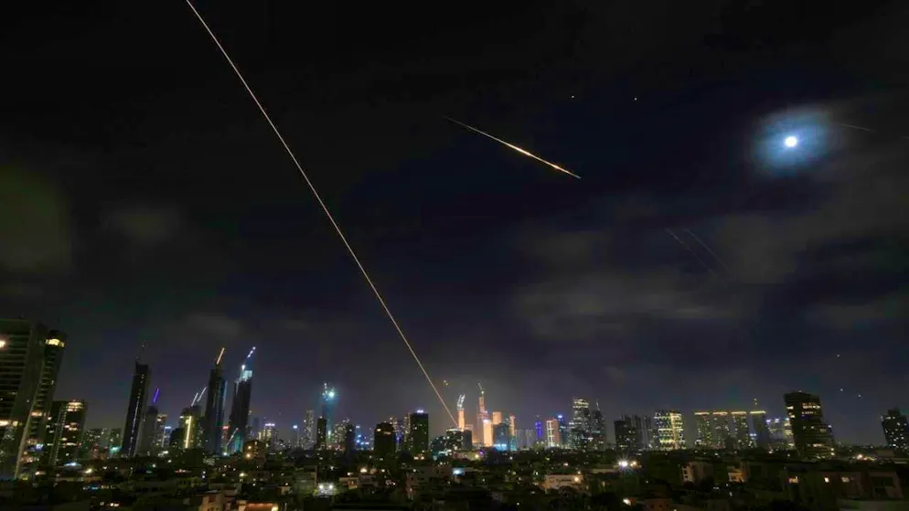 dpatopbilder - A projectile is seen hitting a building early Saturday. Photo: Leo Correa/AP/dpa