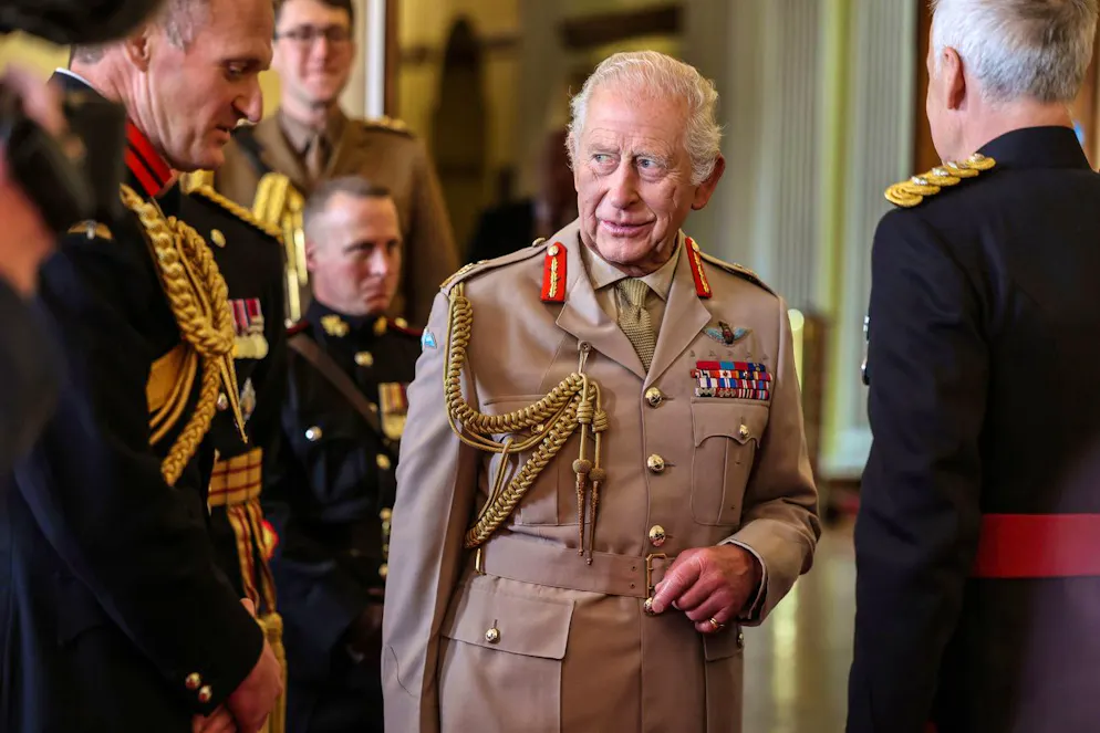 Re Carlo in divisa militare.