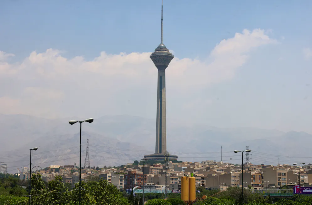 La tour Milad à Téhéran, le 14 juin 2025. Israël dit avoir visé des défenses aériennes près de la capitale, dans un échange de tirs inédit avec l’Iran.