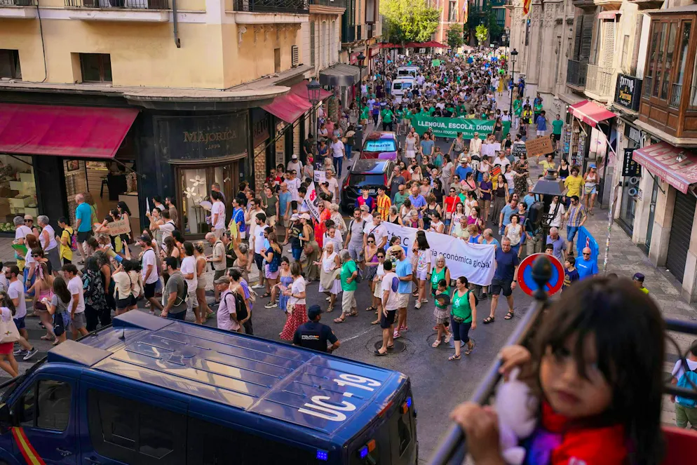 Another major protest against mass tourism on Mallorca - Gallery. According to police estimates, there were around 8000 participants.