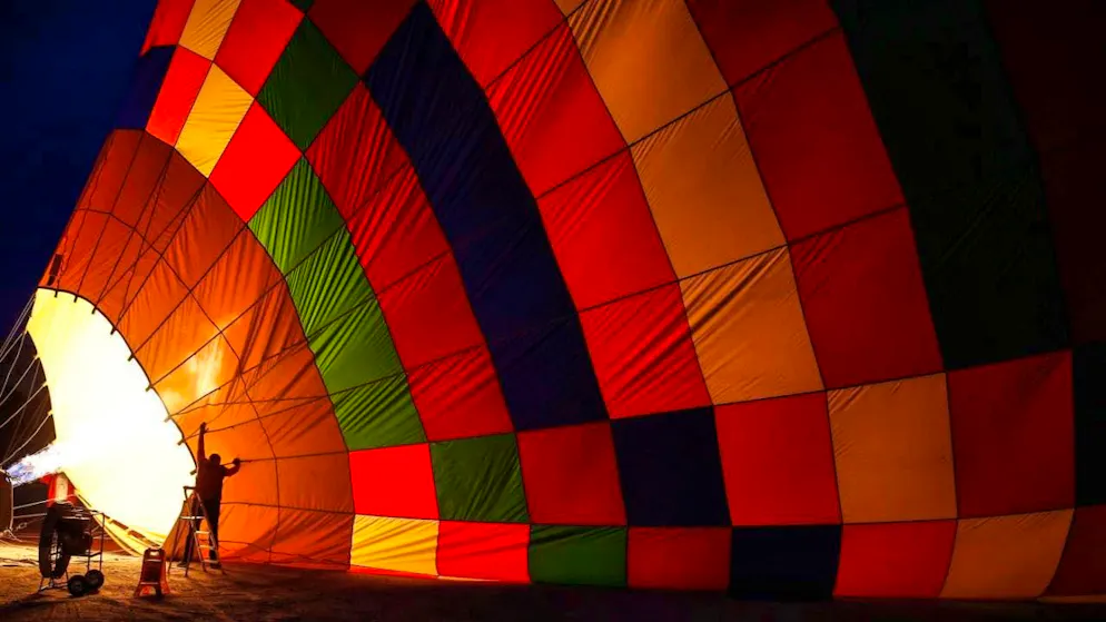 ARCHIVE - A hot air balloon is filled with hot air before it rises into the sky at sunrise. Photo: Emrah Gurel/AP/dpa